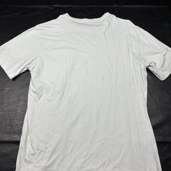 Vineyard Vines Basic Pocket Tee - Size Large - Picture 2 of 3